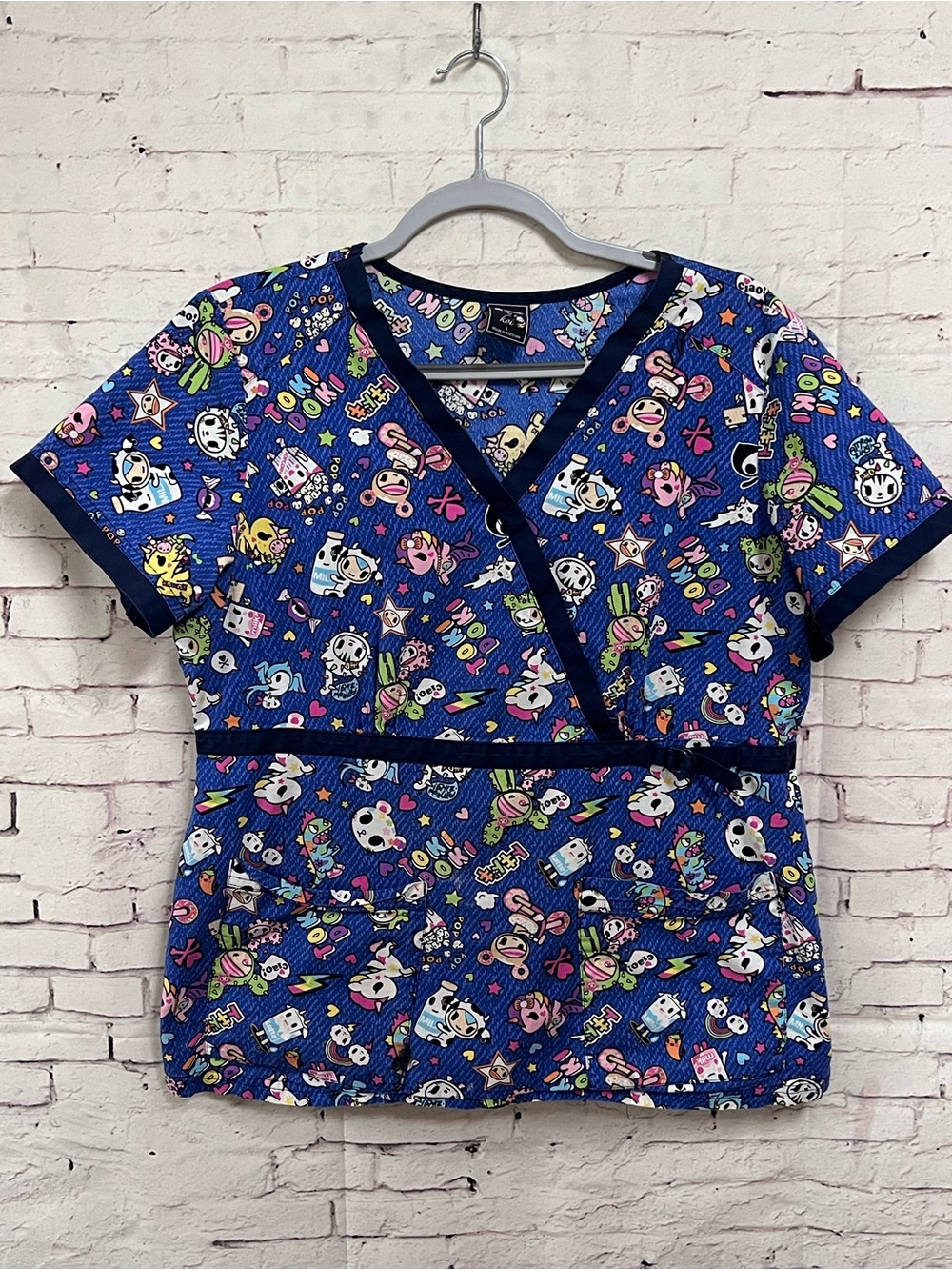 Koi Tokidoki Luna Women's Mock Wrap Scrub Top Blue Character Print Size Large L